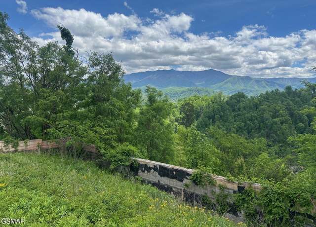 Property at 908 E End Ct, Gatlinburg, TN 37738