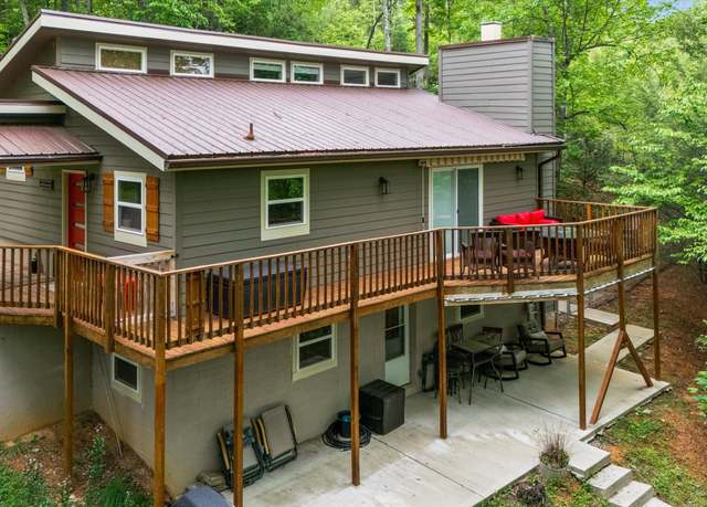 Property at 216 Zoder Dr, Gatlinburg, TN 37738, 3 beds, 2 baths