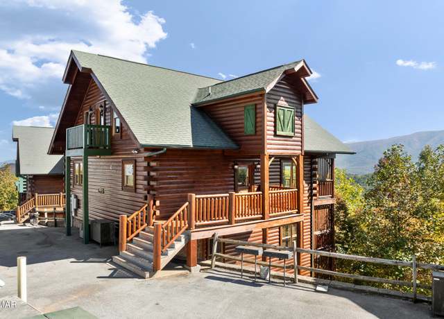 Property at 3024 Hickory Lodge Dr, Sevierville, TN 37862, 8 beds, 5.5 baths