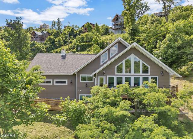 Property at 730 Deerfoot Dr, Gatlinburg, TN 37738, 3 beds, 3.5 baths