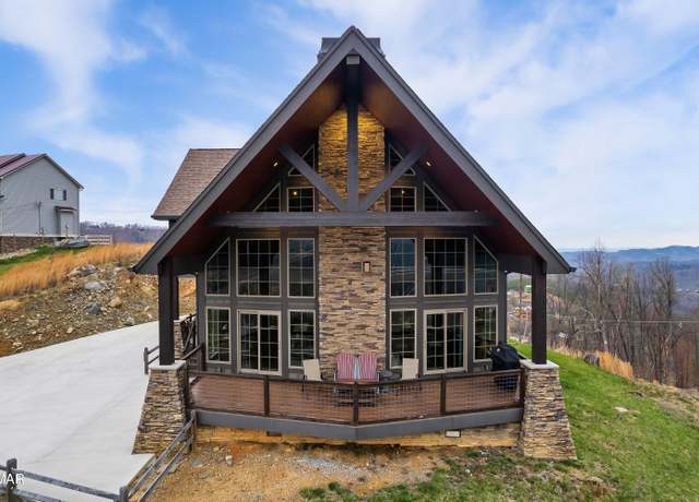 Property at 710 Wiley Oakley Dr, Gatlinburg, TN 37738, 2 beds, 2.5 baths