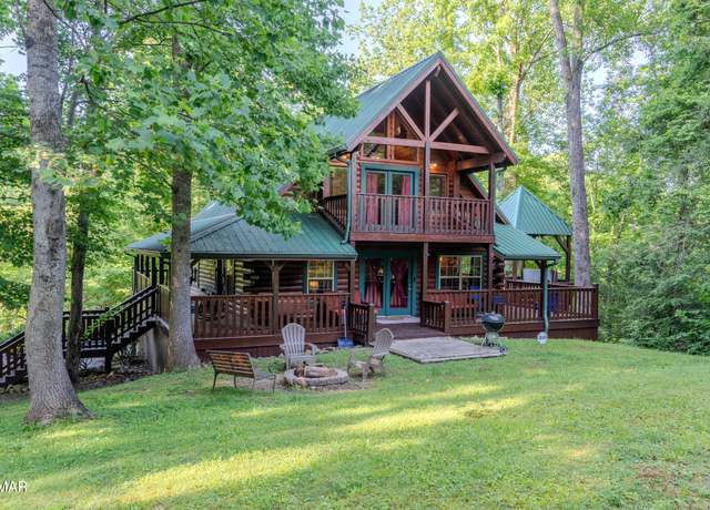 Property at 421 Laurel Ave, Gatlinburg, TN 37738, 5 beds, 4 baths