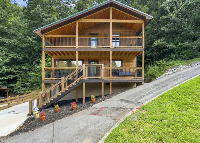 Property at 3217 Smoky Ridge Way, Sevierville, TN 37862, 3 beds, 2 baths