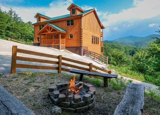 Property at 1643 Barn Door Ln, Sevierville, TN 37862, 6 beds, 6.5 baths