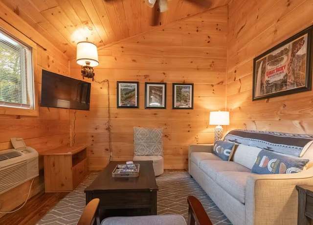 Property at 122 Quail Roost Dr, Cosby, TN 37722, 2 beds, 2 baths