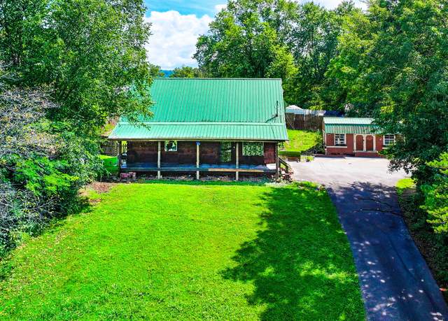 Property at 2020 Arch Rock Dr, Sevierville, TN 37876, 3 beds, 2 baths