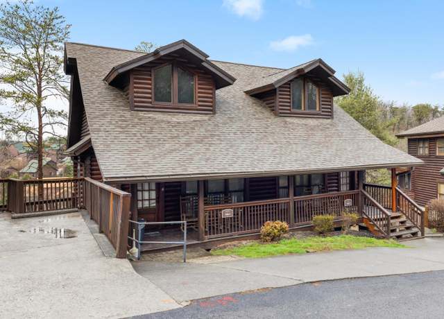 Property at 739 Golf View Blvd, Pigeon Forge, TN 37863, 2 beds, 2.5 baths