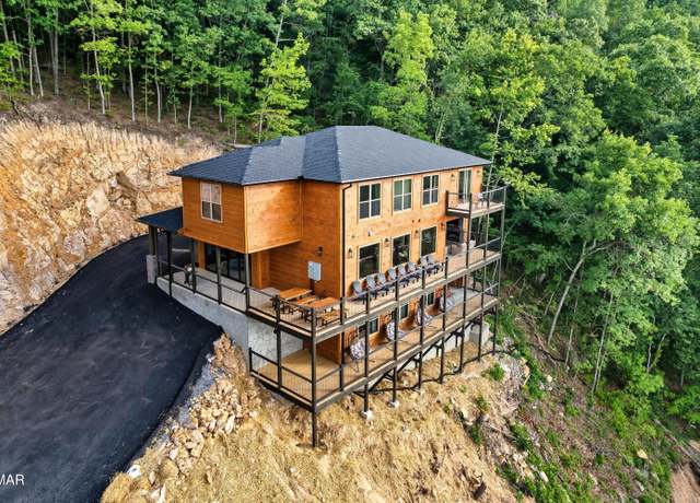 Property at 1990 Blackthorn Trl, Sevierville, TN 37876, 6 beds, 6 baths