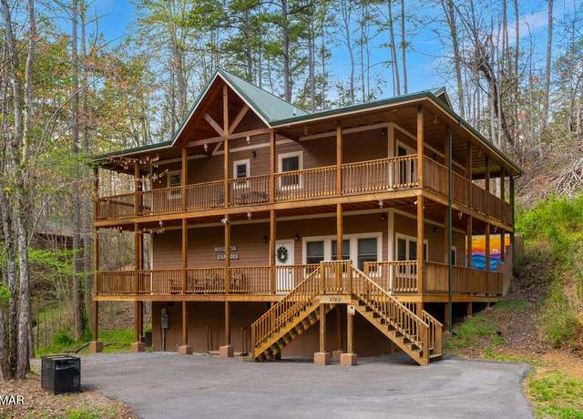 Property at 2740 Mountain View Cir, Sevierville, TN 37862, 2 beds, 3 baths