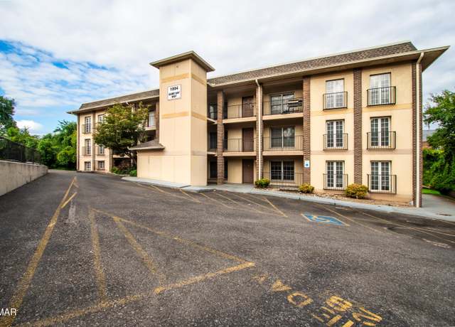 Property at 1004 Game Day Way #203, Knoxville, TN 37902, 1 bed, 1.5 baths