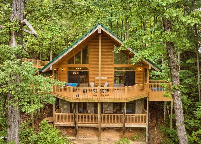 Property at 820 Pinnacle Vista Rd, Gatlinburg, TN 37738, 2 beds, 2.5 baths