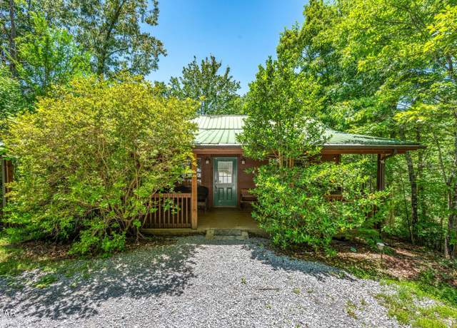 Property at 3224 Cove Creek Way, Sevierville, TN 37862, 3 beds, 2 baths