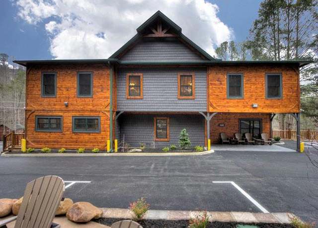 Property at 504 Ridge Rd, Gatlinburg, TN 37738, 20 beds, 20 baths