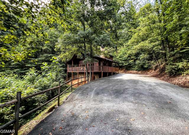 Property at 1625 Bluff Ridge Rd, Sevierville, TN 37876, 1 bed, 2 baths