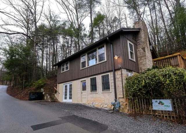 Property at 222 Poplar Ln, Gatlinburg, TN 37738, 2 beds, 2 baths
