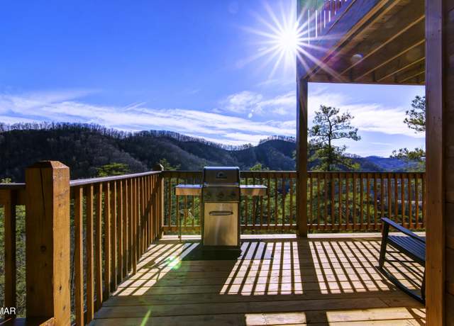 Property at 1147 Parkview Vista Way Way, Sevierville, TN 37862, 4 beds, 5 baths
