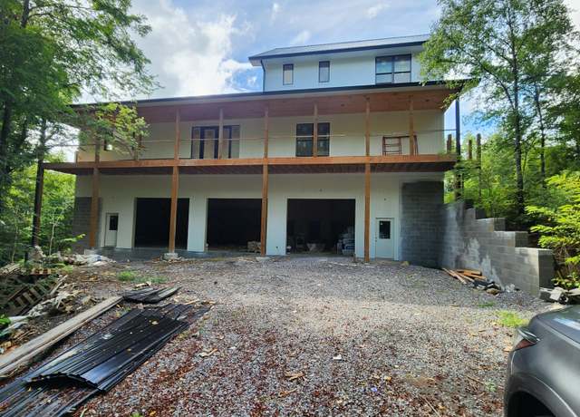 Property at 815 Penelope Ln, Sevierville, TN 37876, 1 bed, 2.5 baths