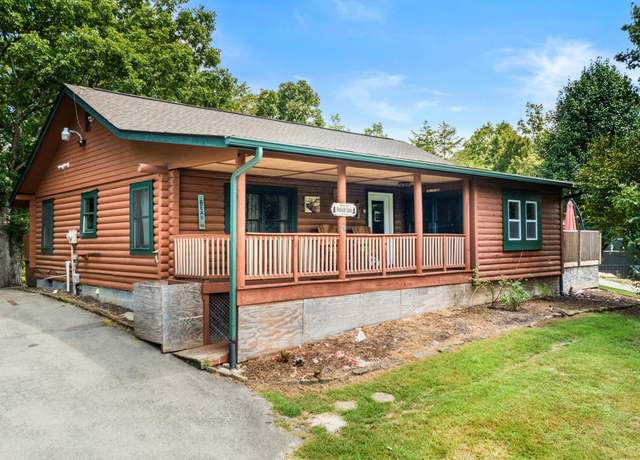 Property at 3009 Crestview Ct, Sevierville, TN 37862, 2 beds, 3 baths