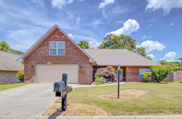 Photo of 1074 St Johns Dr Maryville, TN 37801