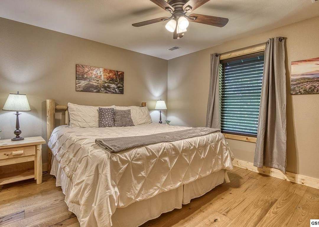 542 Johnson Ln, Gatlinburg, TN 37738