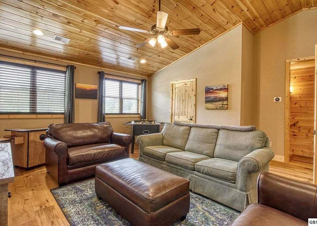 542 Johnson Ln, Gatlinburg, TN 37738