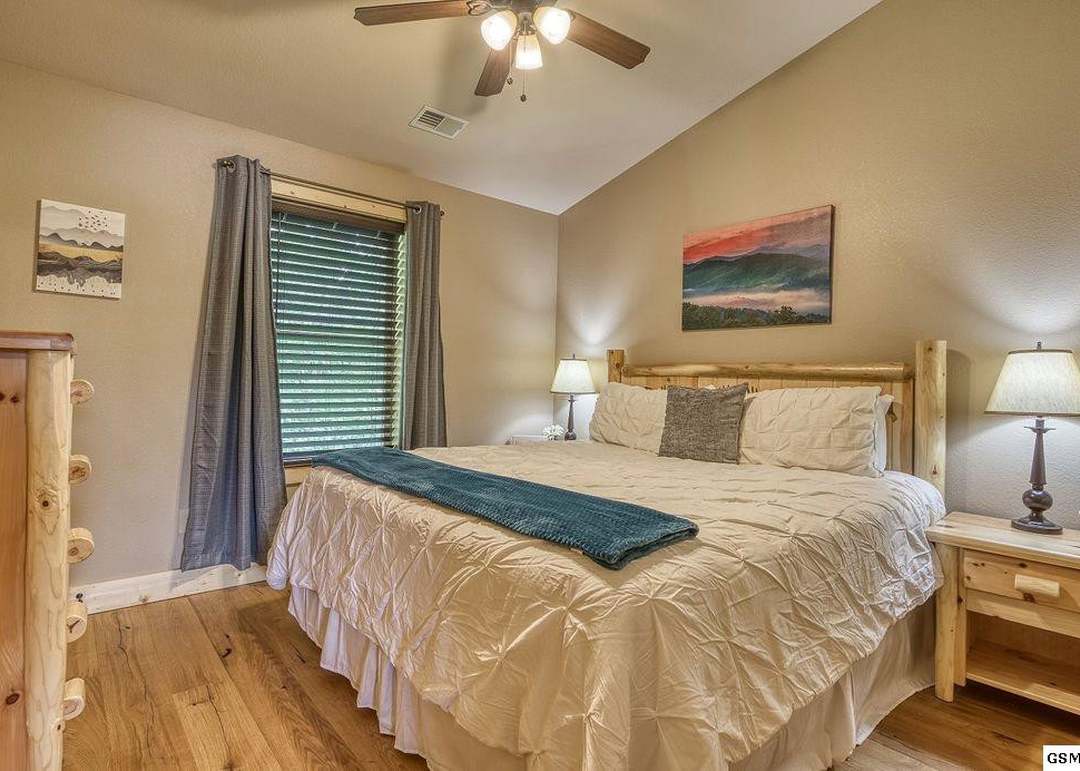 542 Johnson Ln, Gatlinburg, TN 37738