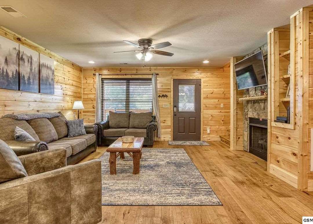 542 Johnson Ln, Gatlinburg, TN 37738