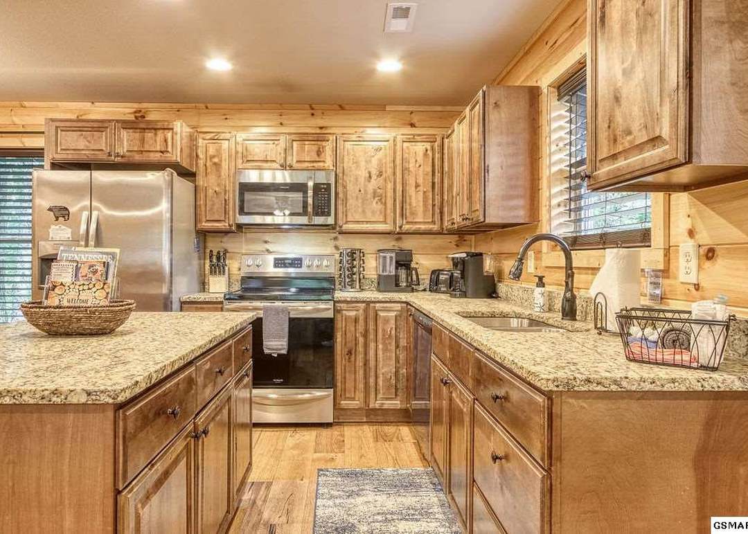 542 Johnson Ln, Gatlinburg, TN 37738