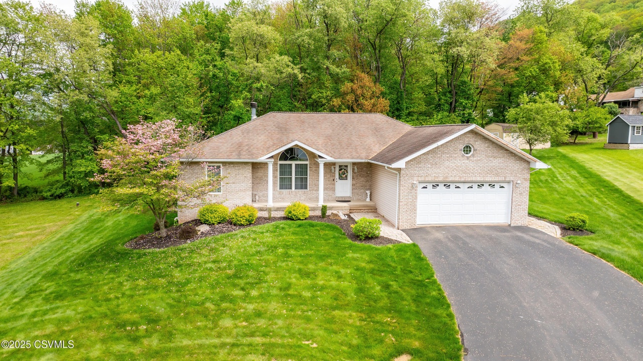 17 Makara Dr, Drums, PA 18222