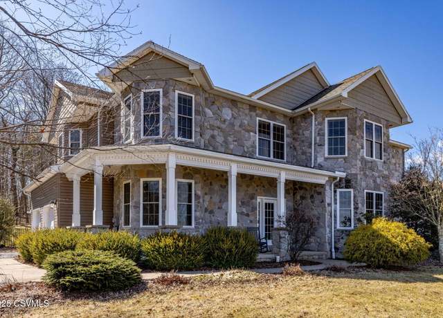 Property at 12 E Oakwood Dr, Danville, PA 17821, 4 beds, 3.5 baths