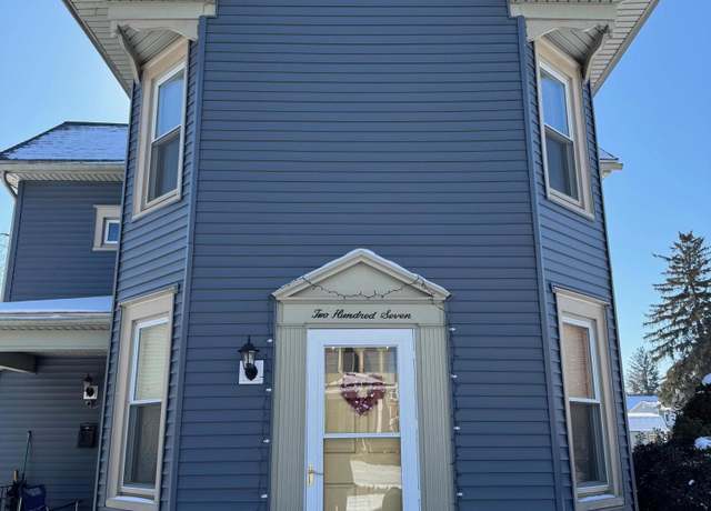 Property at 207 W Chestnut St, Selinsgrove, PA 17870, 3 beds, 1.5 baths