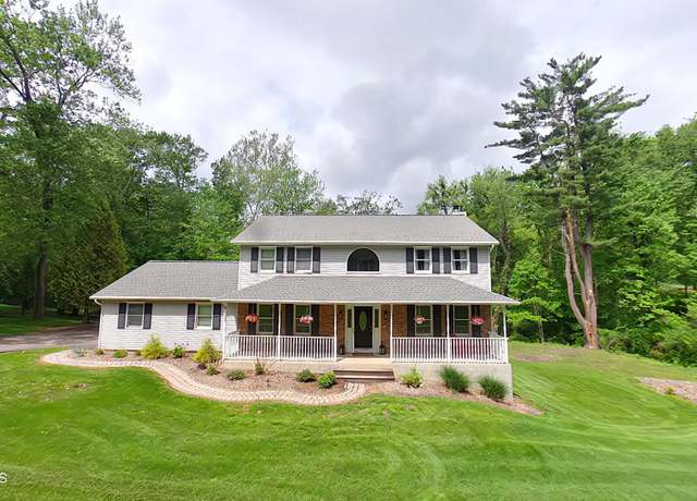 Property at 21 Laurel Dr, Bloomsburg, PA 17815, 4 beds, 2.5 baths