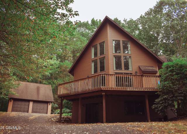 Property at 572 Airport Rd, Ashland, PA 17921, 3 beds, 2.5 baths