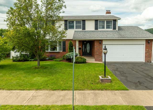 Property at 937 E 10th St, Berwick, PA 18603, 4 beds, 3.5 baths