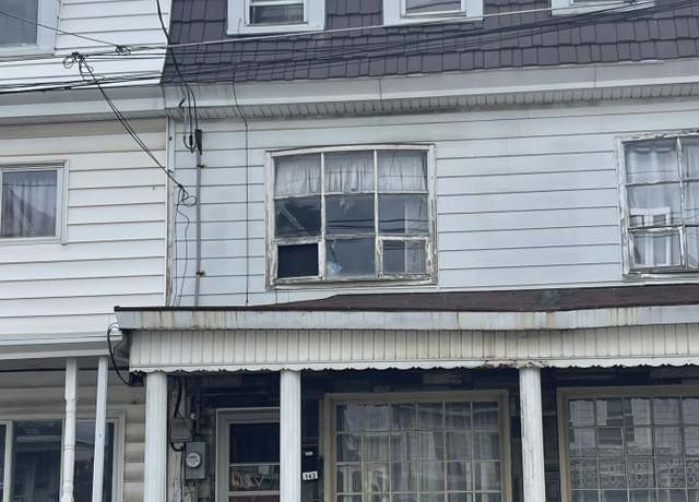 Property at 142 S Chestnut St, Mt. Carmel, PA 17851, 4 beds, 1.5 baths