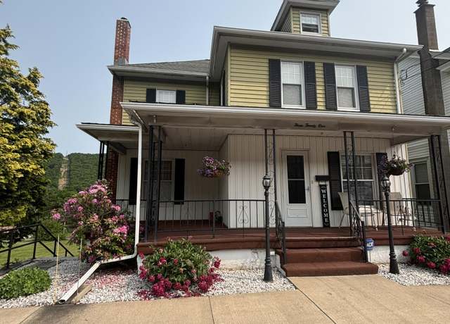 Property at 321 E Shamokin St, Trevorton, PA 17881, 4 beds, 2.5 baths
