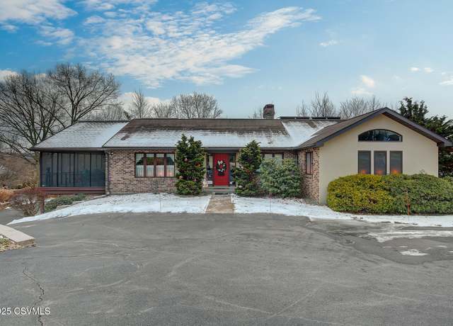 Property at 27 Kingswood Dr, Selinsgrove, PA 17870, 4 beds, 2.5 baths