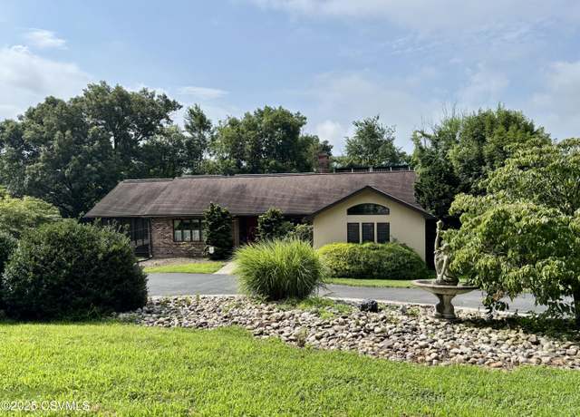 Property at 27 Kingswood Dr, Selinsgrove, PA 17870, 4 beds, 2.5 baths