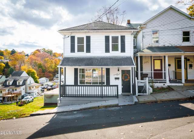 Property at 1766 W Chestnut St, Coal Township, PA 17866, 3 beds, 1.5 baths