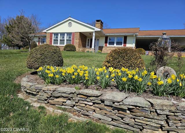Property at 971 Skyview Dr, Milton, PA 17847, 3 beds, 1.5 baths