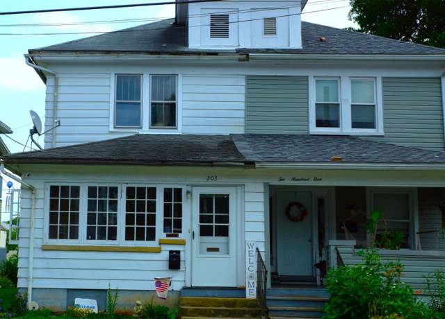 Property at 203 Orange St, Selinsgrove, PA 17870, 3 beds, 1 bath