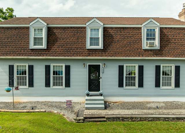 Property at 150 Amron Dr, Bloomsburg, PA 17815, 4 beds, 2.5 baths