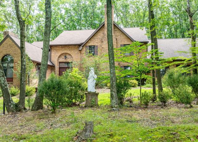 Property at 1108 Charlene Dr, Danville, PA 17821, 4 beds, 3.5 baths