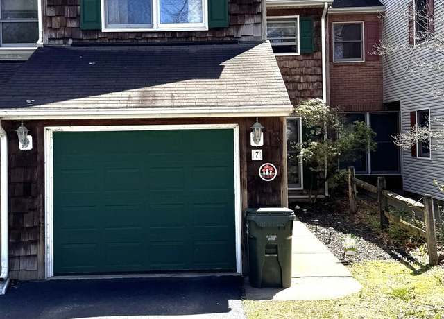 Property at 7 Banyan St, Selinsgrove, PA 17870, 3 beds, 1.5 baths