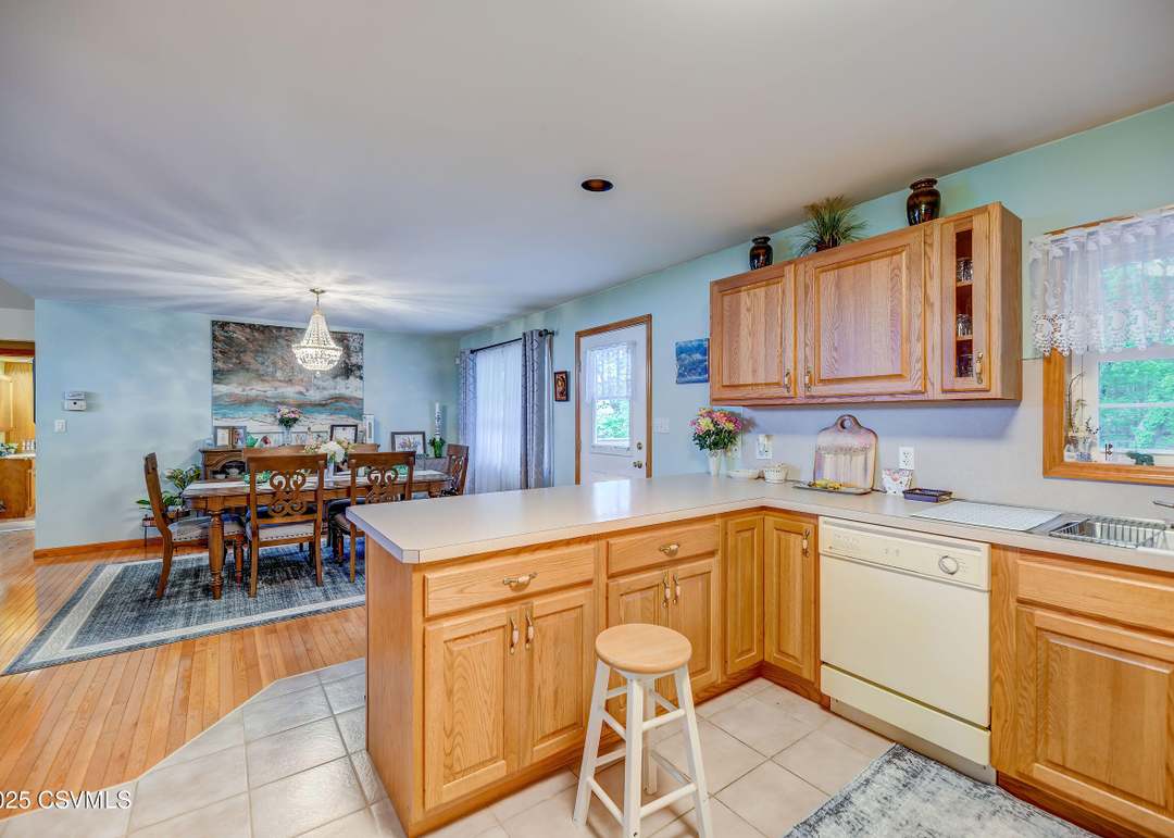 17 Makara Dr, Drums, PA 18222