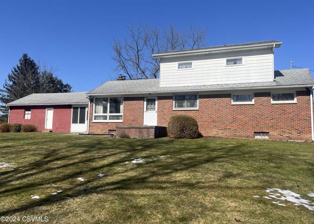 16 Memorial Ln, Berwick, PA 18603