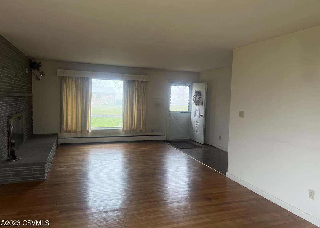 16 Memorial Ln, Berwick, PA 18603