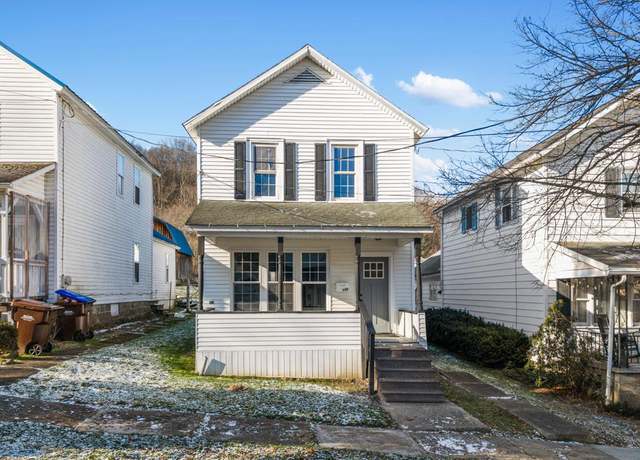 Property at 517 Jones St, Titusville, PA 16354, 3 beds, 1.5 baths