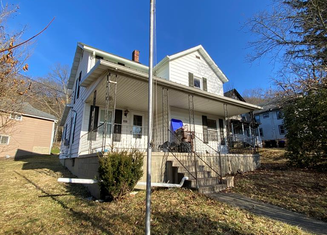 Property at 159 Meadville Pike, Franklin, PA 16323, 3 beds, 1.5 baths