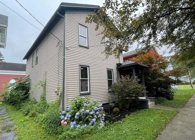Property at 417 Eleventh St, Franklin, PA 16323, 3 beds, 1.5 baths
